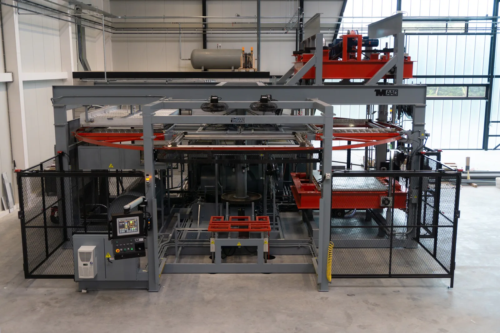 MAAC Machinery · 85R4DPT Thermoforming Machine